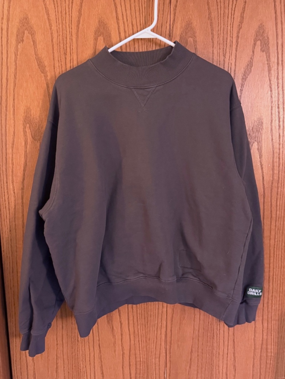 Daily Drills Women's 'Fleece Vintage Crew' Crewneck Sweatshirt in 'Vintage Black - Picture 2 of 2